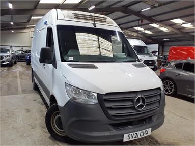 MERCEDES-BENZ SPRINTER 315CDI L2 DIESEL RWD 3.5t H2 Progressive Van Diesel - WHITE - SV21CHX - 5 Door Fridge Panel Van