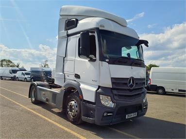 MERCEDES-BENZ ACTROS 1842 4X2 STREAMSPACE TRACTOR UNIT 2 Seats Sleep Cab Air Susp Diesel - WHITE - DK64OYR - 2 Door Tractor Unit
