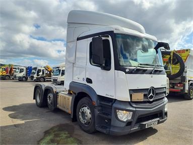 MERCEDES-BENZ ACTROS 2540 6X2 SLEEPER EURO 6 TRACTOR UNIT 2 Seats Sleep Cab Air Susp Diesel - WHITE - BU64KCZ - 2 Door Tractor Unit