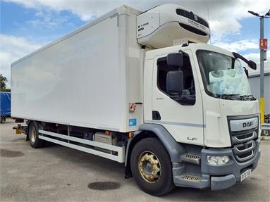 DAF LF230 4X2 DAY EURO 6 FRIDGE BOX 2 Seats Day cab Air Susp 28ft Diesel - WHITE - DX70TLU - 2 Door Box Body