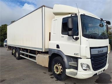 DAF CF330 6X2 SLEEPER EURO 6 GRP BOX 2 Seats Sleep Cab Air Susp 29ft Diesel - WHITE - HV17RXR - 2 Door Box Body