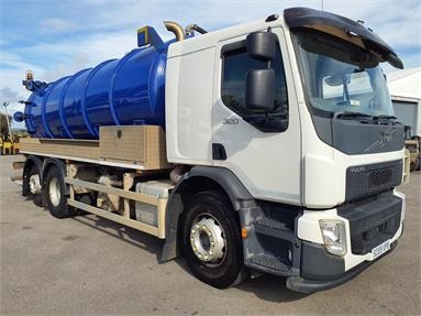 VOLVO FE.320 6X2 SLEEPER EURO 6 VACUUM TANKER 2 Seats Alloy Body Sleep Cab Air Susp 19ft Diesel - WHITE - SC69XPB - 2 Door Tanker Body