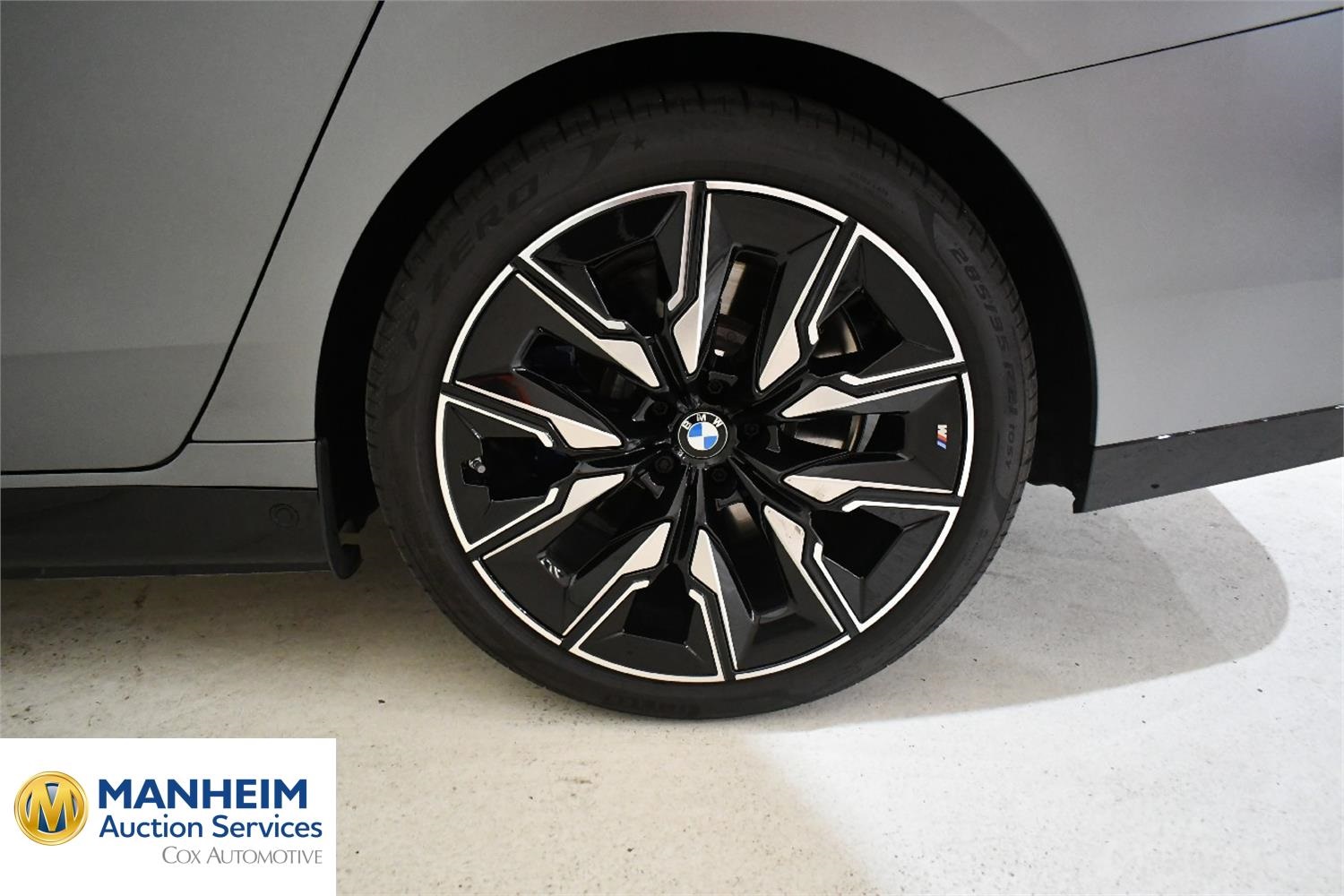 Foto BMW i7 M70 xDrive Berlina (G70) 33