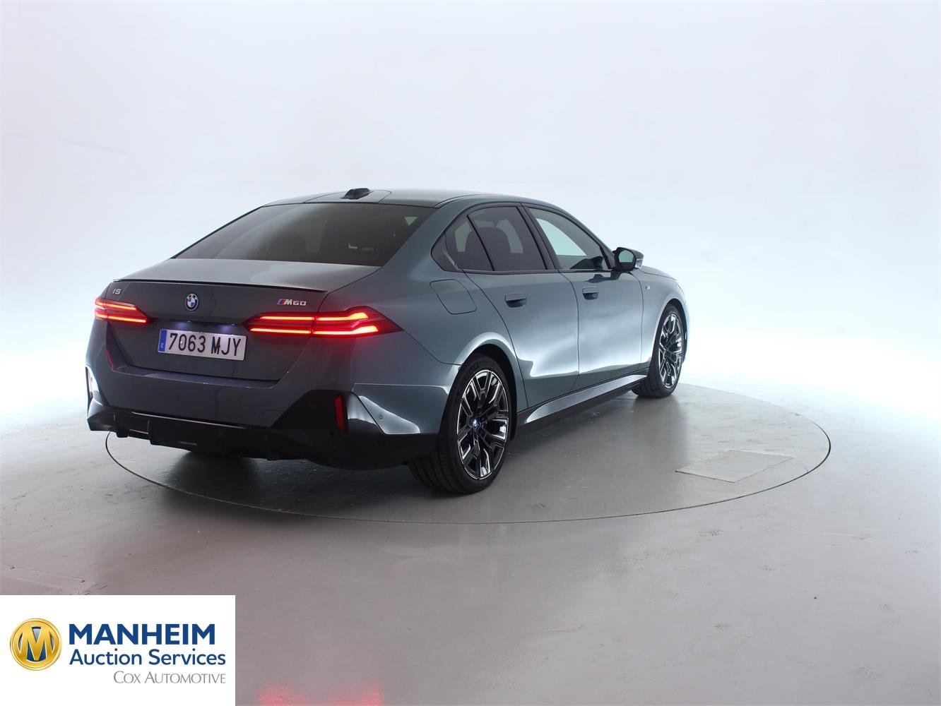 Foto BMW i5 M60 xDrive Berlina (G60) 3