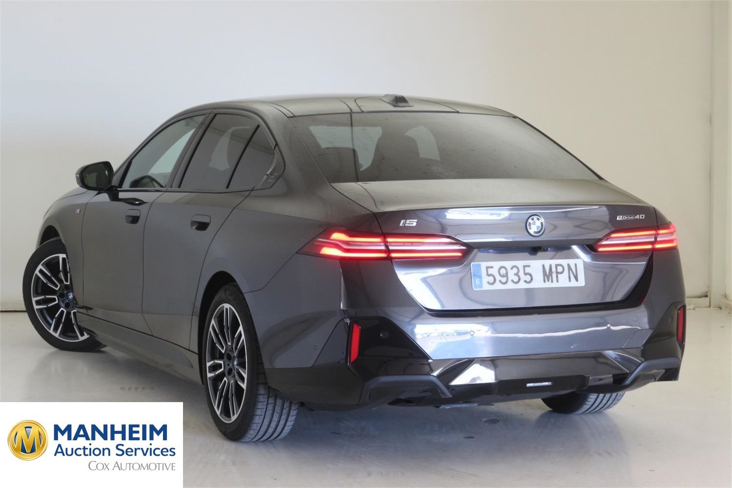 Foto BMW i5 eDrive40 Berlina (G60) 2