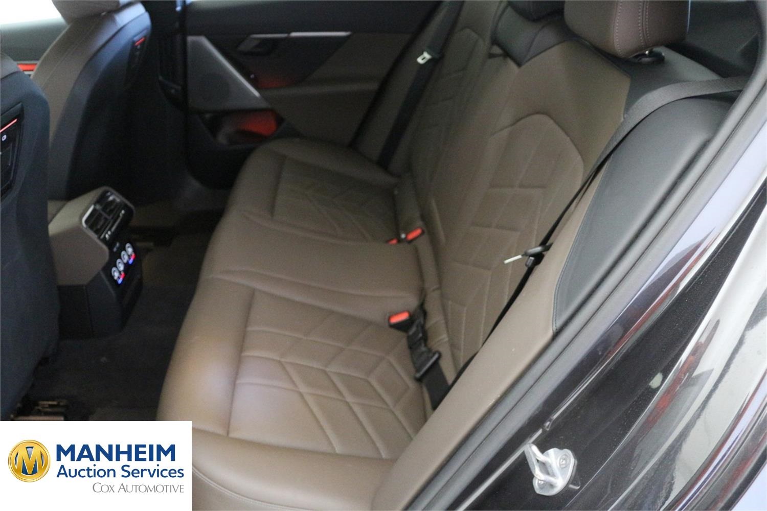 Foto BMW i5 eDrive40 Berlina (G60) 11