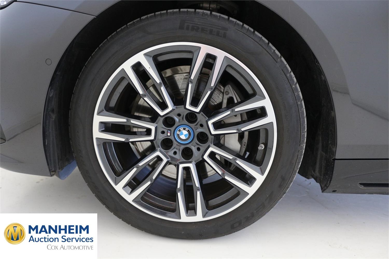 Foto BMW i5 eDrive40 Berlina (G60) 31