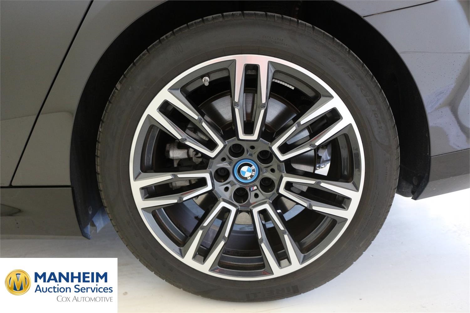 Foto BMW i5 eDrive40 Berlina (G60) 32