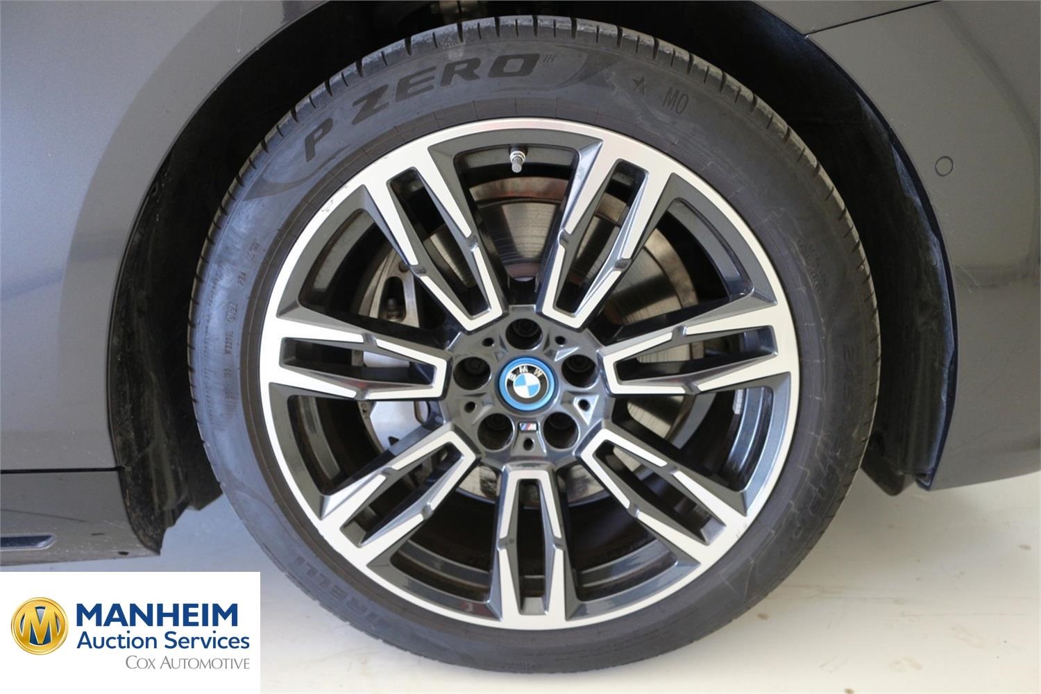 Foto BMW i5 eDrive40 Berlina (G60) 34