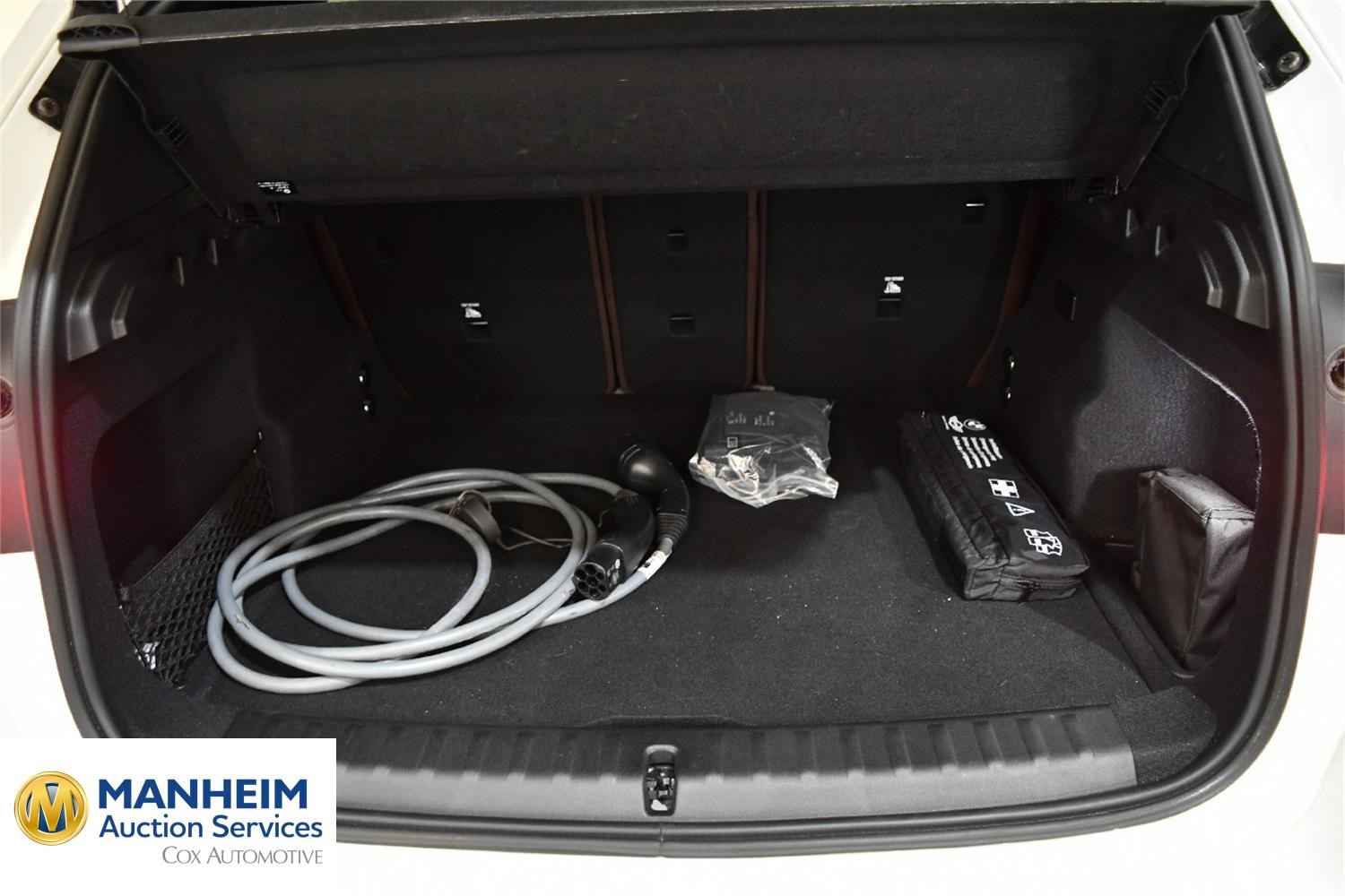 Foto BMW iX1 xDrive30 (U11) 12