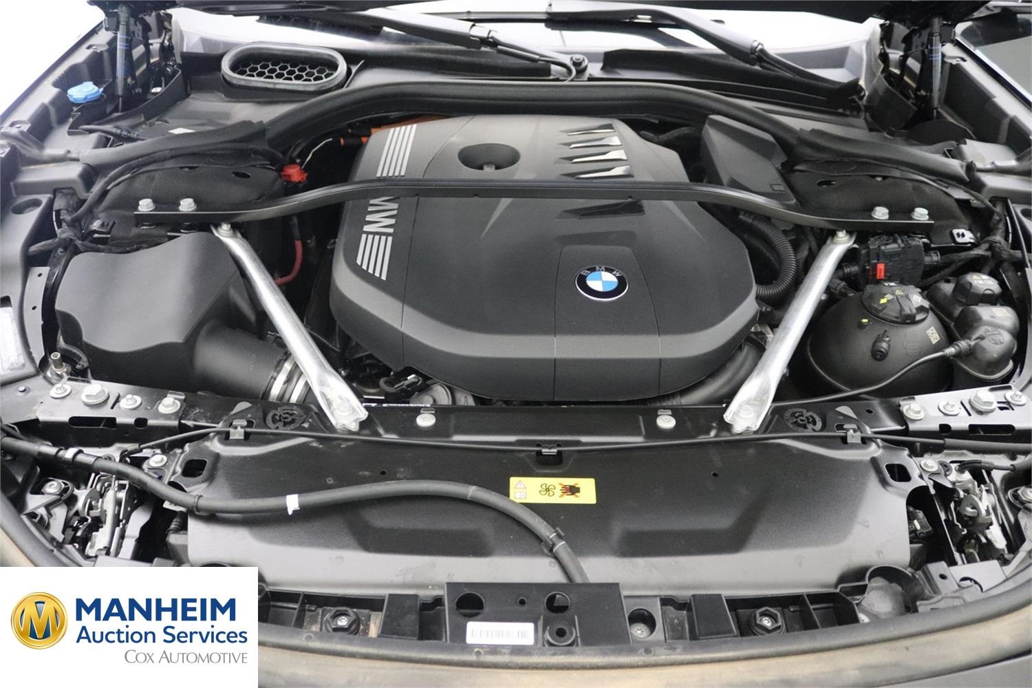 Foto BMW 750e xDrive Berlina (G70) 12
