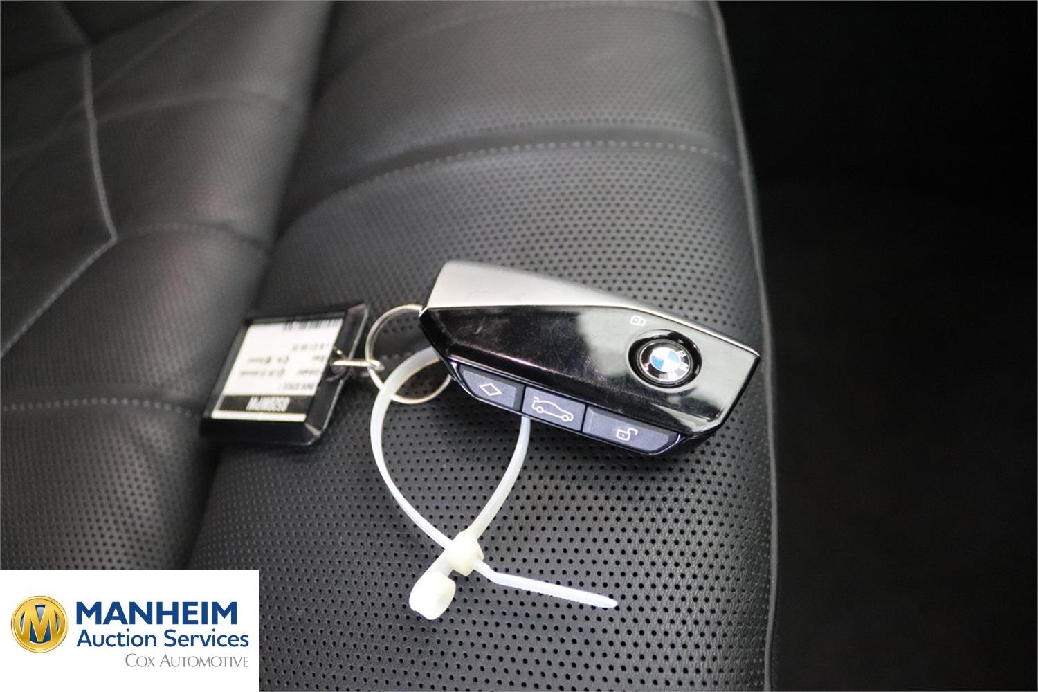 Foto BMW 750e xDrive Berlina (G70) 14