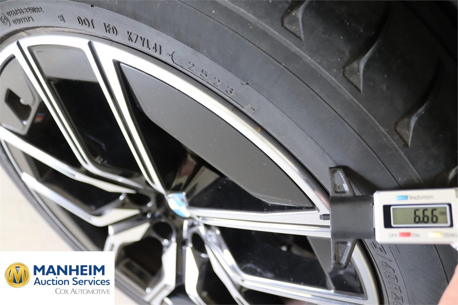 Foto BMW 750e xDrive Berlina (G70) 25