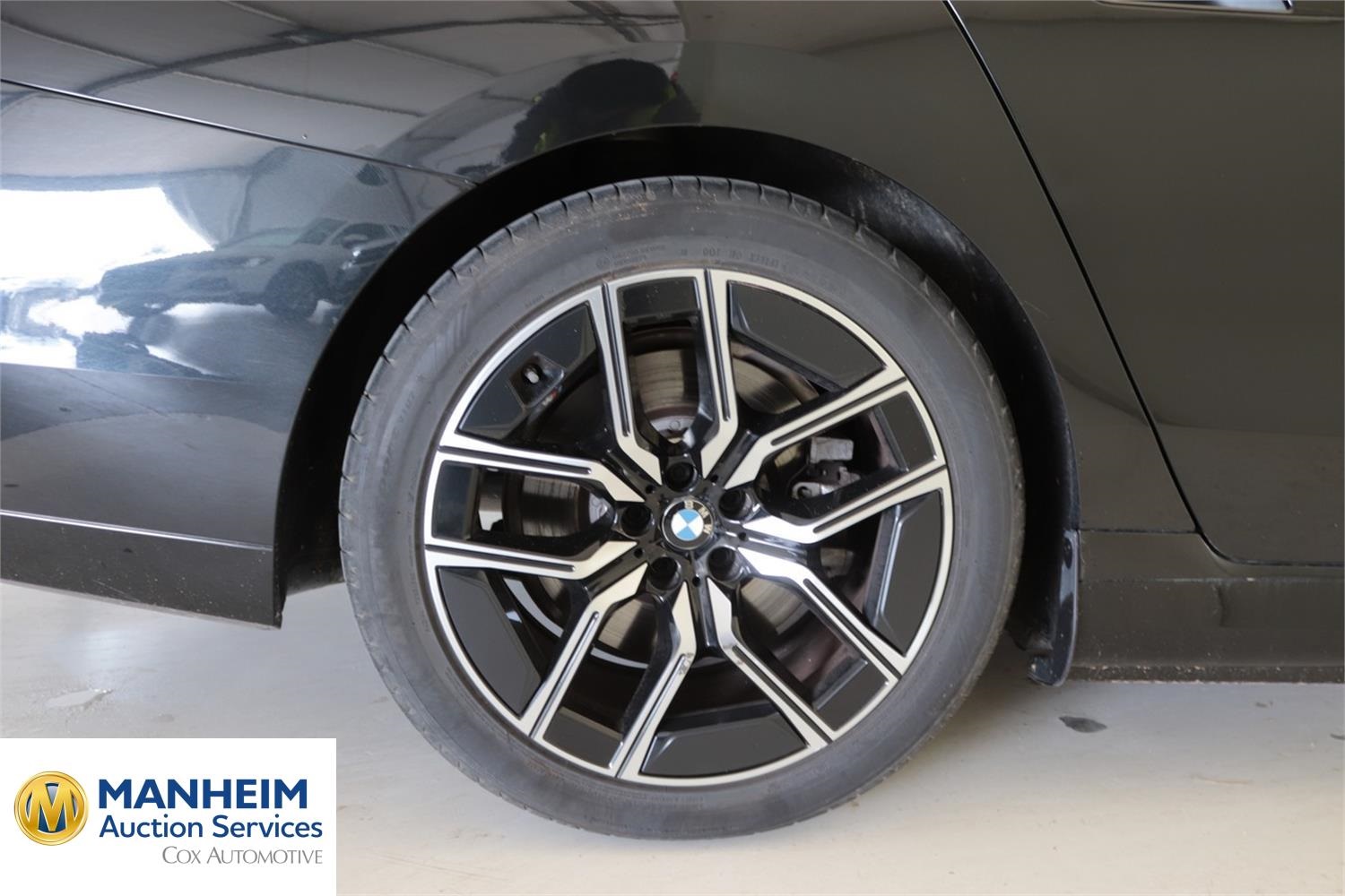 Foto BMW 750e xDrive Berlina (G70) 35