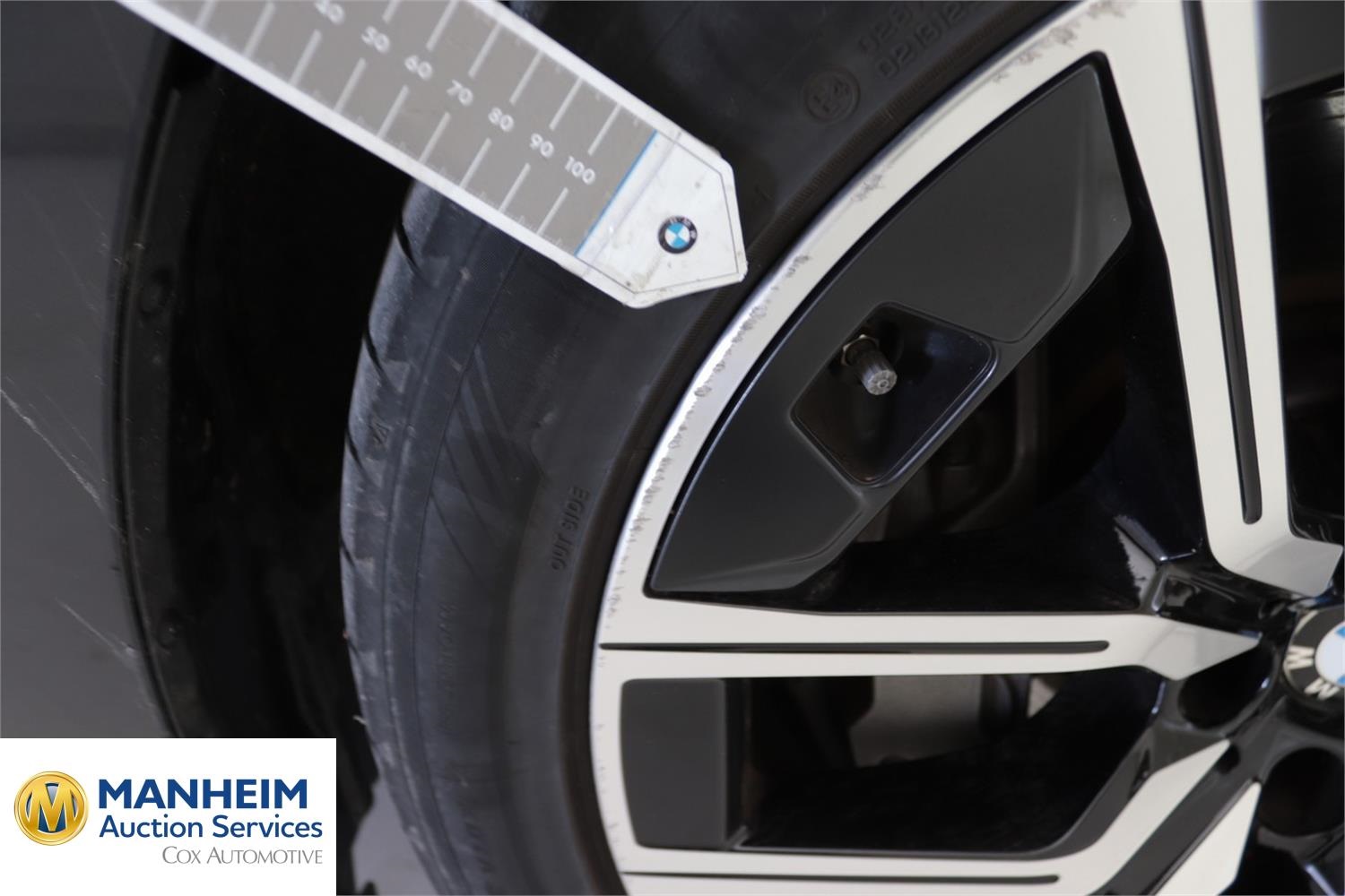 Foto BMW 750e xDrive Berlina (G70) 42