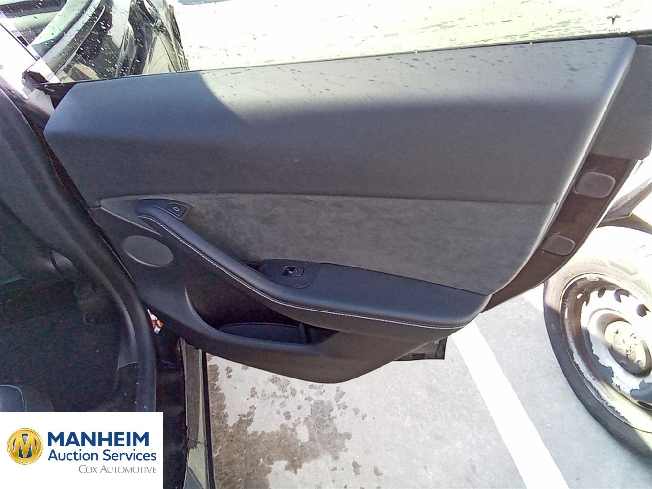 Foto Tesla MODEL Y 23