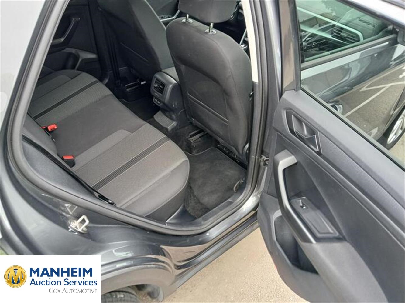Foto Volkswagen T-Roc 24