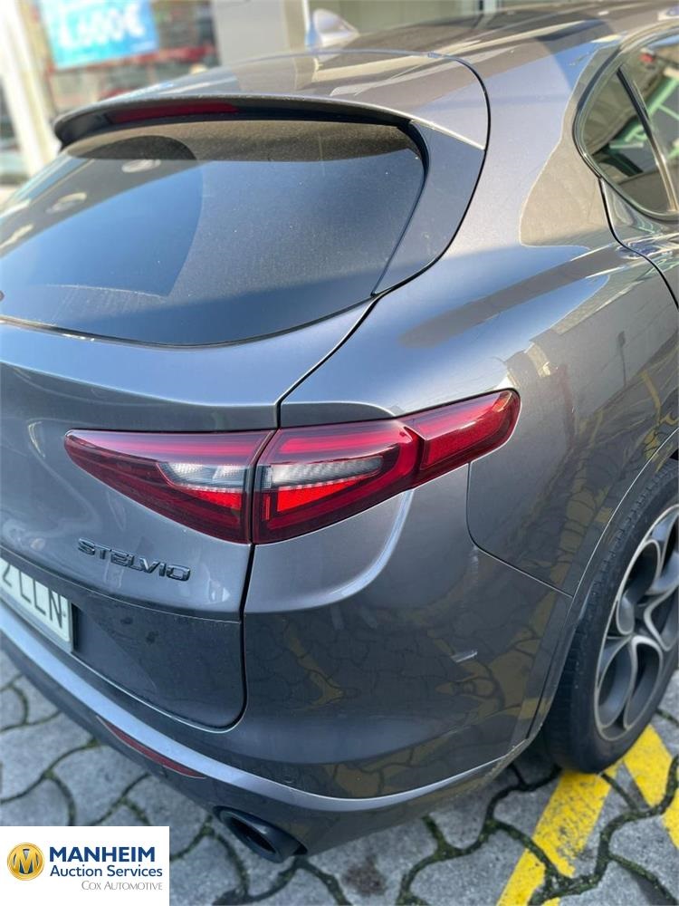 Foto Alfa Romeo Stelvio 2