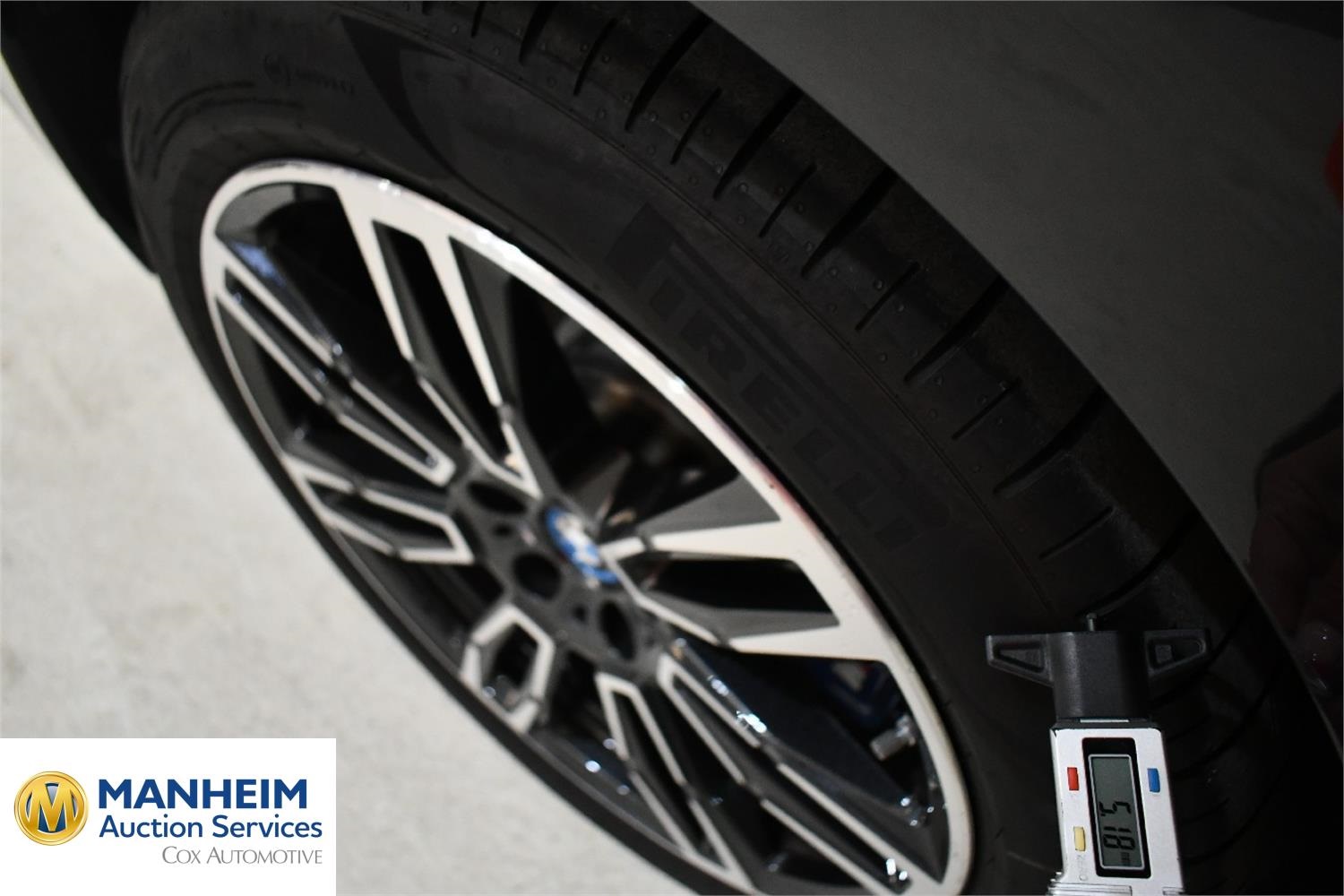 Foto BMW i5 M60 xDrive Berlina (G60) 23