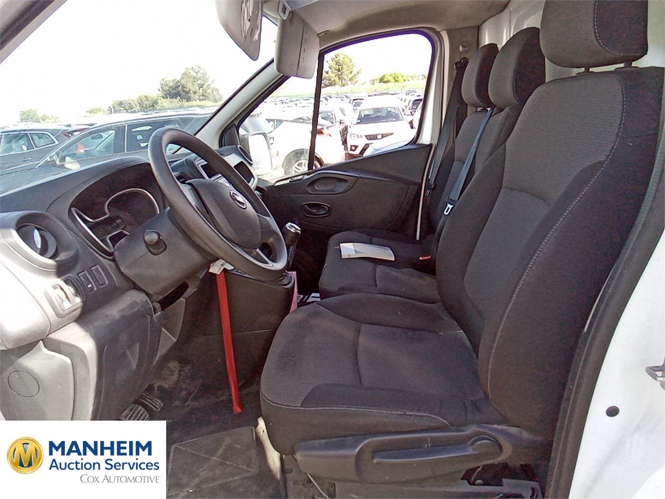 Foto Nissan NV300 10