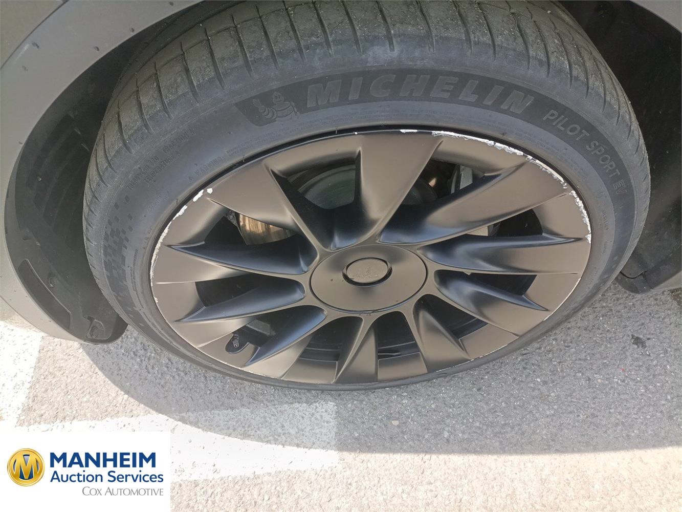 Foto Tesla MODEL Y 77
