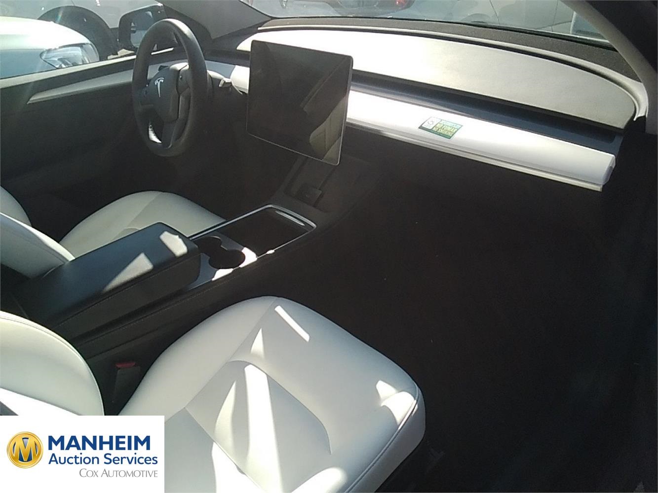 Foto Tesla MODEL Y 37