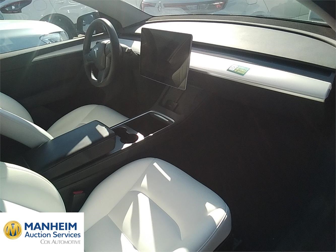 Foto Tesla MODEL Y 38